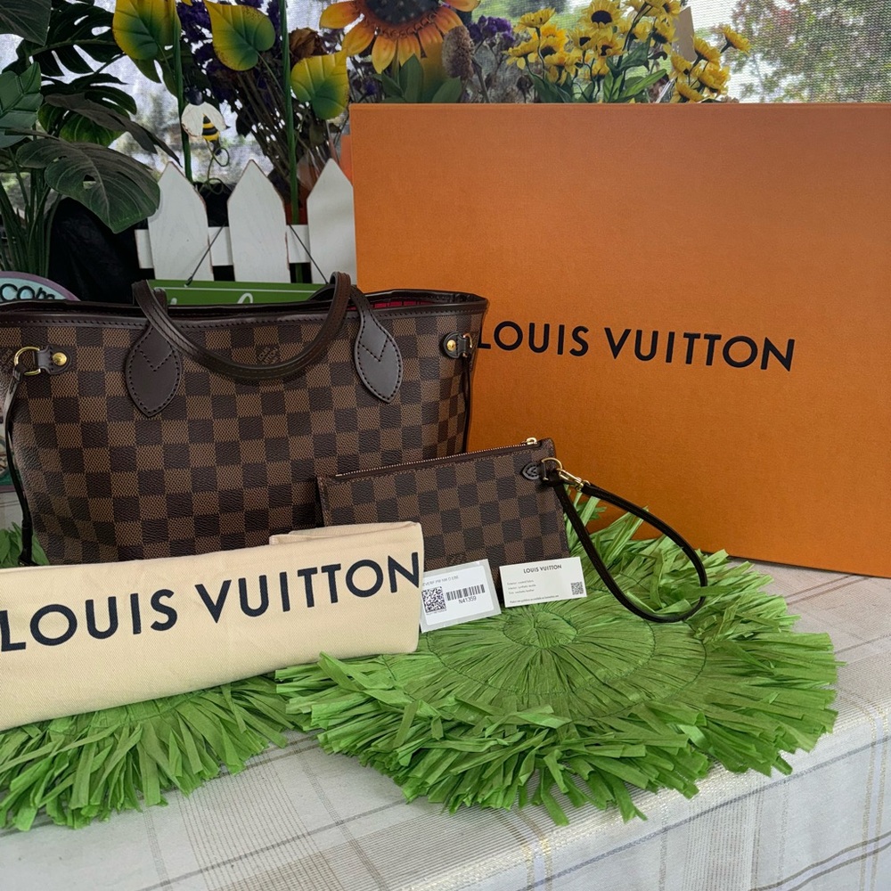 Louis Vuitton Neverfull PM in the Damier Damier print. Great condition